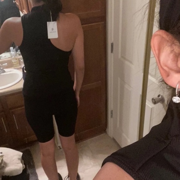 Anine Bing
Lesly Asymmetric Tank Top - Picture 9 of 16